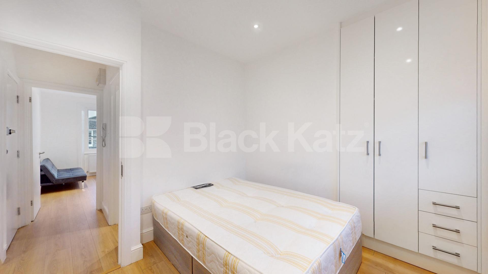 Contemporary One-Bedroom Home in West London Chepstow Road, Bayswater